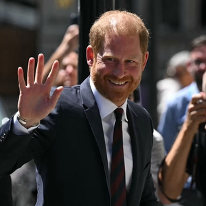 Pangeran Harry Tiba di London Tanpa Meghan dan Anak-Anak