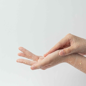 Cara Menghaluskan Telapak Tangan dengan Bahan-Bahan Alami