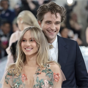 Suki Waterhouse Ungkap Panggilan Menggemaskan Putrinya untuk Robert Pattinson yang Sedang Syuting The Batman