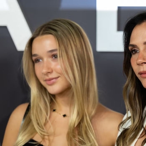 Victoria Beckham Mengungkapkan Satu Pakaian Spice Girls yang Tidak Akan Dia Izinkan Putrinya, Harper, Coba Kenakan