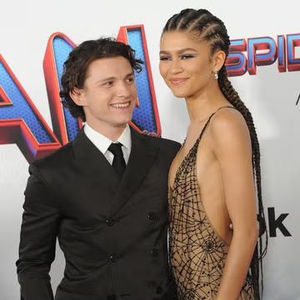 Saat Kita Tidak Melihat, Zendaya dan Tom Holland Menikah dalam Upacara Rahasia