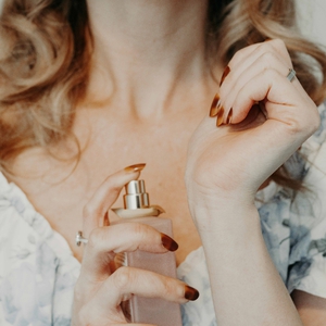 Tips & Rekomendasi Memilih Parfum Wanita Tahan Lama 24 Jam