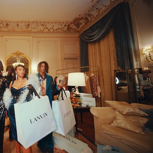 Rumah Mode Lanvin Mengajak Kita Semua untuk Optimis dan Tak Melupakan Gaya Hidup Glamor