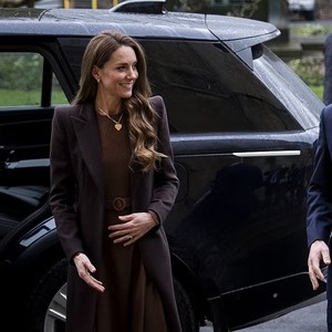 Putri Kate Tampil Elegan dalam Gaun Midi Cokelat dari Runway