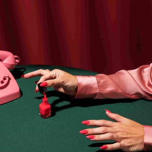 Nail Art Maroon Simple