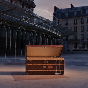 Selebrasi 130 Tahun Monogram Ikonik Louis Vuitton Mewarnai Setiap Trunk