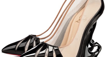 Sepatu Kreasi Christian Louboutin dan Angelina Jolie