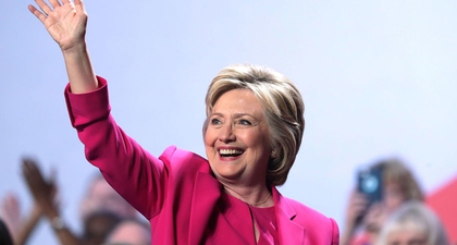 Berbusana ala Hillary Clinton