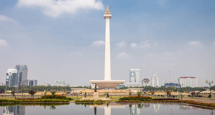Wisata Keliling Jakarta Naik Bus