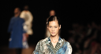 Biyan Memotret Wanita Indonesia Lewat Postcard