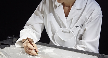 Cuplikan Debut Clare Waight Keller untuk Givenchy