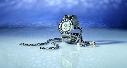 Ekspresi Gaya Lewat Jam Tangan