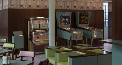 Bar Lawas Kreasi Wes Anderson