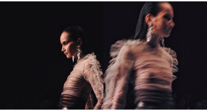 Karya Extravaganza Hian Tjen dan Yogie Pratama