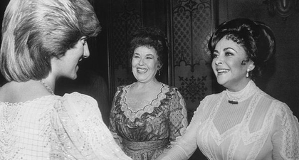 Inilah Penampilan 40 Selebriti Ketika Bertemu Putri Diana