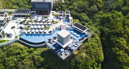 Omnia Dayclub: Tempat Bersantai & Berpesta di Pinggir Tebing