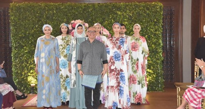 Gajah Duduk dan Itang Yunasz Mendunia Bersama