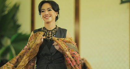 Merayakan Hari Batik Nasional dengan Pergelaran Busana