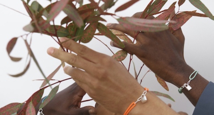 Virgil Abloh Desain Gelang Louis Vuitton untuk UNICEF