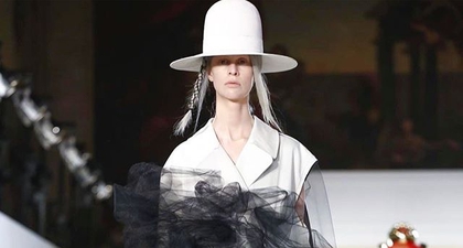 Sisi Eksentrik John Galliano