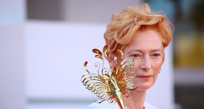 Tilda Swinton Kenakan "Masker" Wajah Unik di Karpet Merah