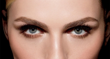 Model Transgender Kampanye Kecantikan Pertama