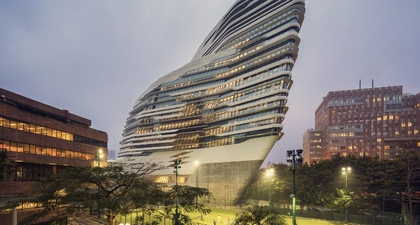 Karya Zaha Hadid di Hong Kong