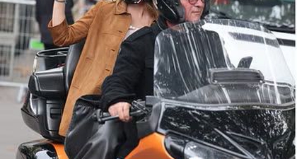 Emma Watson Tinggalkan Pertunjukan Miu Miu di Paris dengan Mengendarai Motor
