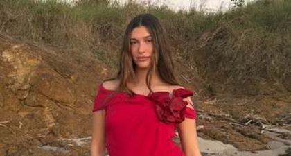 Hailey Bieber Tampil Memukau dengan Setelan Merah Sempurna untuk Liburan di Pantai