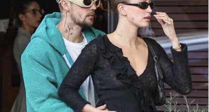Hailey dan Justin Bieber Mengenakan Dua Gaya Sandal Slides Saat Jalan Santai Penuh Kemesraan