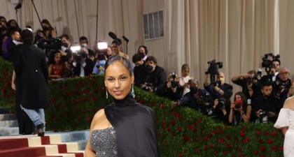 Lihat Gaun Met Gala Alicia Keys yang Bergambarkan Lanskap Kota New York