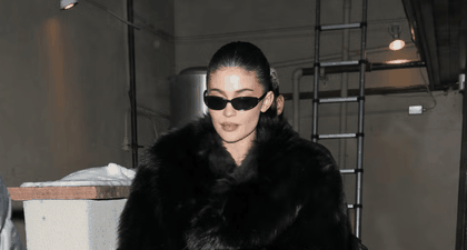 Kendall dan Kylie Jenner Mengadopsi Gaya Apr&egrave;s-Ski dengan Jaket Berhias Bulu