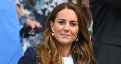 Kate Middleton Memadukan Blazer Navy dan Rok Bermotif Polka Dot Ketika Menghadiri Pertandingan Tenis Wimbledon