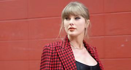 Taylor Swift Mengadopsi Gaya Cruella de Vil dalam Penampilan Terbarunya