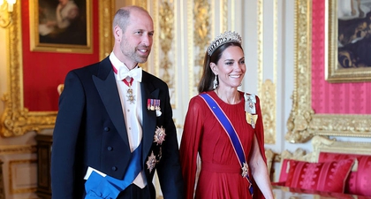 Putri Kate Mengenakan Gaun Merah Givenchy dan Tiara Lover’s Knot untuk Jamuan Kenegaraan