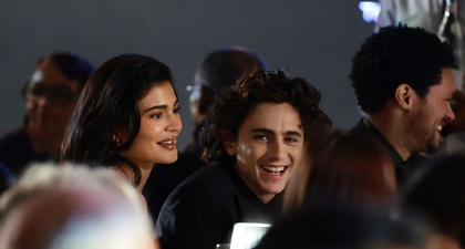 Timoth&eacute;e Chalamet Terlihat Menghadiri Pesta Malam Natal Pacarnya