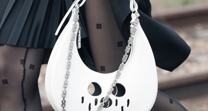 Persiapkan Musim Liburan, Givenchy Persembahkan Tas Moon Cut Out Hobo