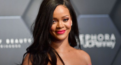 Rihanna Tampil Seksi &amp; Berkilau Saat Membagikan Resolusi Tahun Barunya