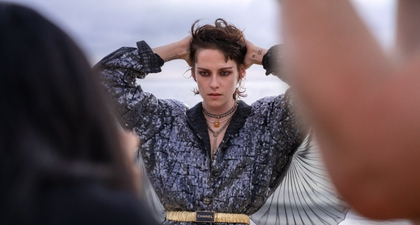 Kristen Stewart Menghidupkan Spirit Gabrielle Chanel Lewat Kampanye Terbaru Untuk Spring-Summer 2023.