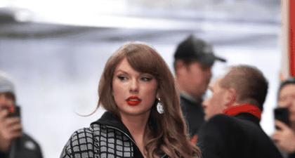 Taylor Swift Tampil ala &lsquo;WAG&rsquo; Elegan dengan Setelan Chanel