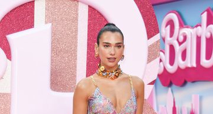 Dua Lipa Pamer Foto Selfie Bersama Para Pemain Barbie