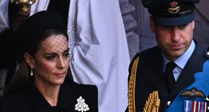 Ode untuk Ratu Elizabeth dan Mendiang Putri Diana pada Tampilan Catherine, Princess of Wales