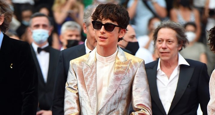 Timoth&eacute;e Chalamet Berhasil Curi Perhatian Saat Pakai Setelan Metalik di Festival Film Cannes