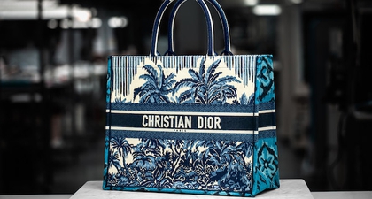 Menyingkap Detail Pembuatan Tas Dior Book Tote Palms yang Menggunakan Kain Ikat Endek dari Bali