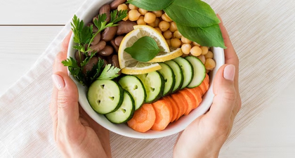 15 Jenis Makanan yang Bisa Membantu Merangsang Rambut Tumbuh Lebih Cepat dan Indah