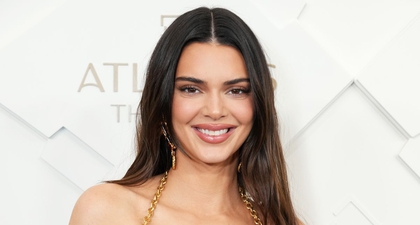 Kendall Jenner Sambut Musim Panas dengan Bikini Asimestris Berwarna Merah