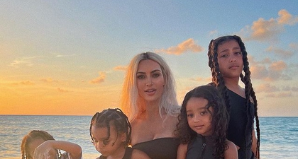 Kim Kardashian Menyesuaikan Tampilan Pakaian Renang dengan Anak-anaknya Ketika Liburan di Turks dan Caicos