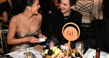 Kylie Jenner dan Timoth&eacute;e Chalamet Berbagi Momen Manis di Golden Globes 2026