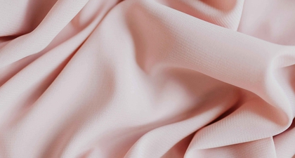 Cara Merawat Pakaian Berbahan Sutra, Menjaga Kilau Tetap Magis