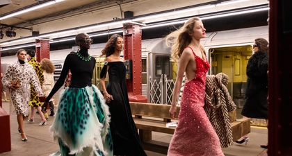 Koleksi Chanel Métiers d’art 2026 Show yang Mengambil Esensi Pertemuan di Kereta Bawah Tanah Kota New York
